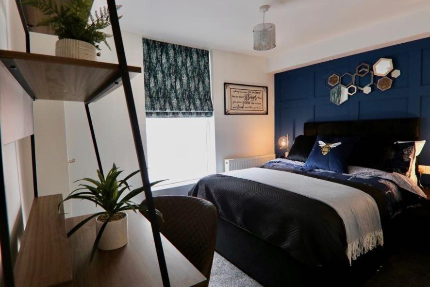 Boutique 5 Bed On Birdwell Road - Free Parking * Sheffield