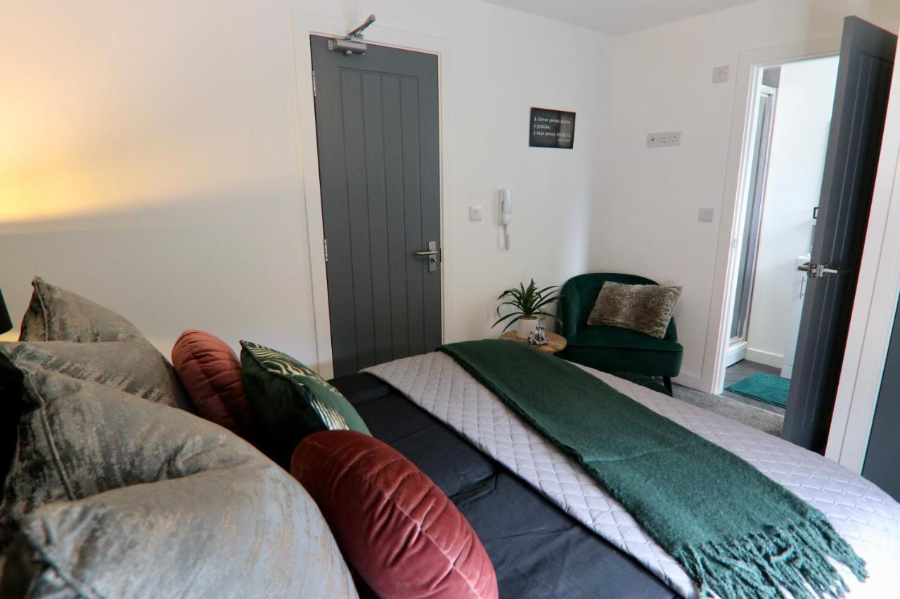 Boutique 5 Bed On Birdwell Road - Free Parking Guest house