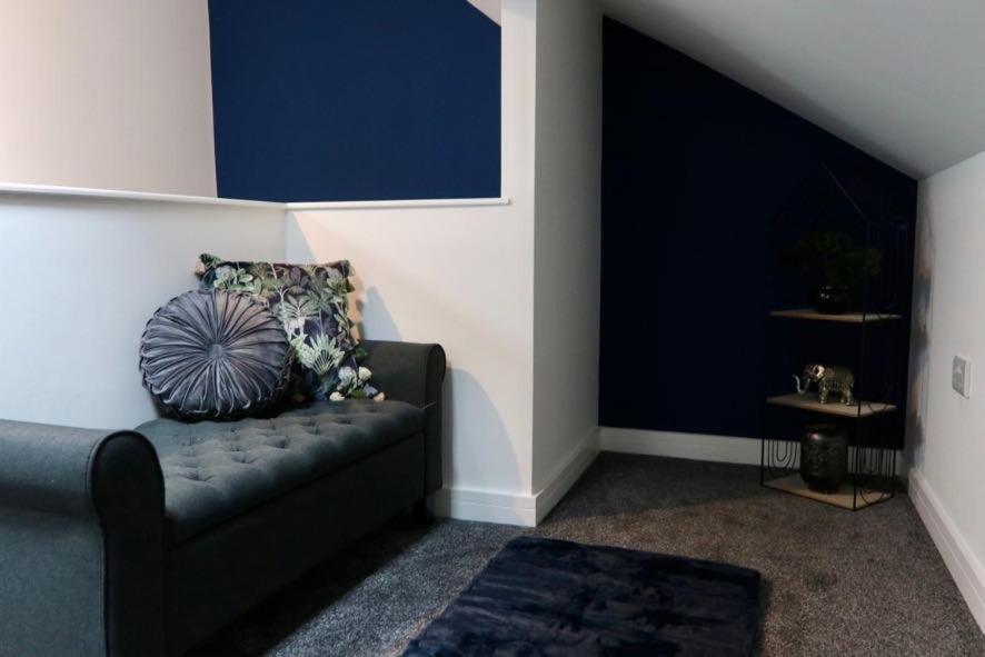Guest house Boutique 5 Bed On Birdwell Road - Free Parking *
