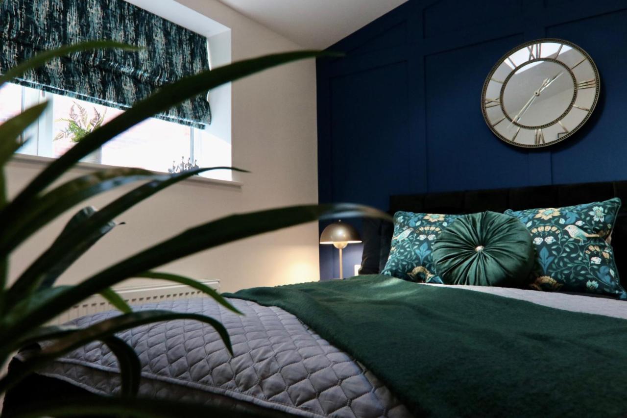 Boutique 5 Bed On Birdwell Road - Free Parking