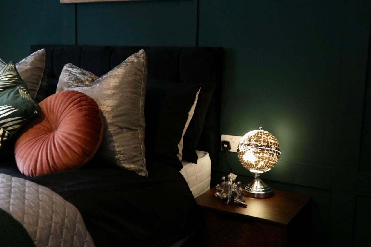 Guest house Boutique 5 Bed On Birdwell Road - Free Parking