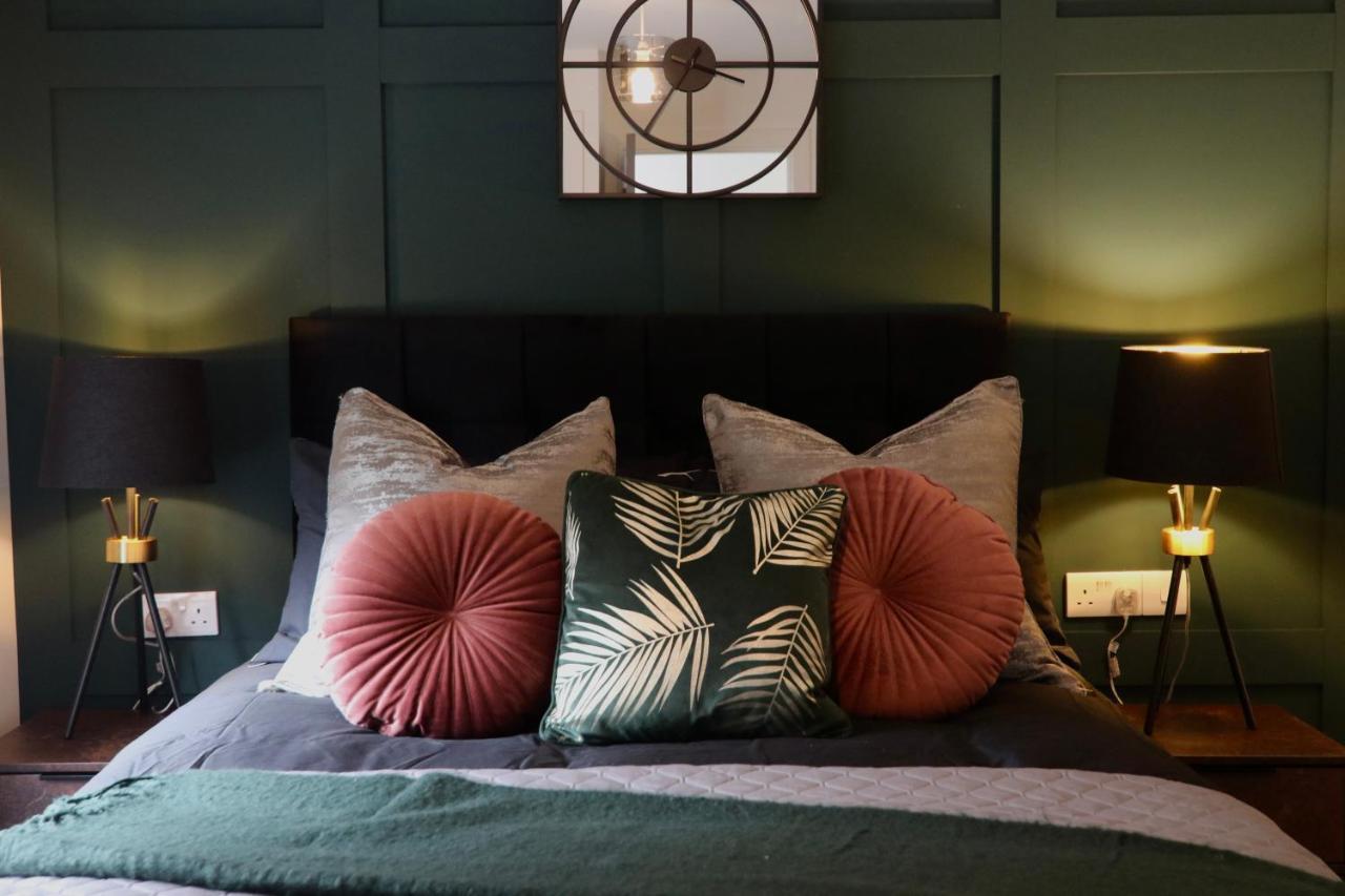 Guest house Boutique 5 Bed On Birdwell Road - Free Parking *