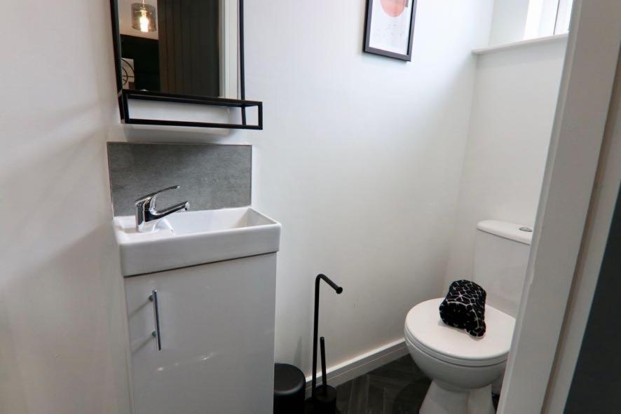 Boutique 5 Bed On Birdwell Road - Free Parking Guest house Sheffield