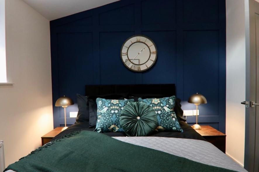 Guest house Boutique 5 Bed On Birdwell Road - Free Parking
