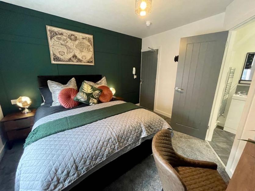Boutique 5 Bed On Birdwell Road - Free Parking