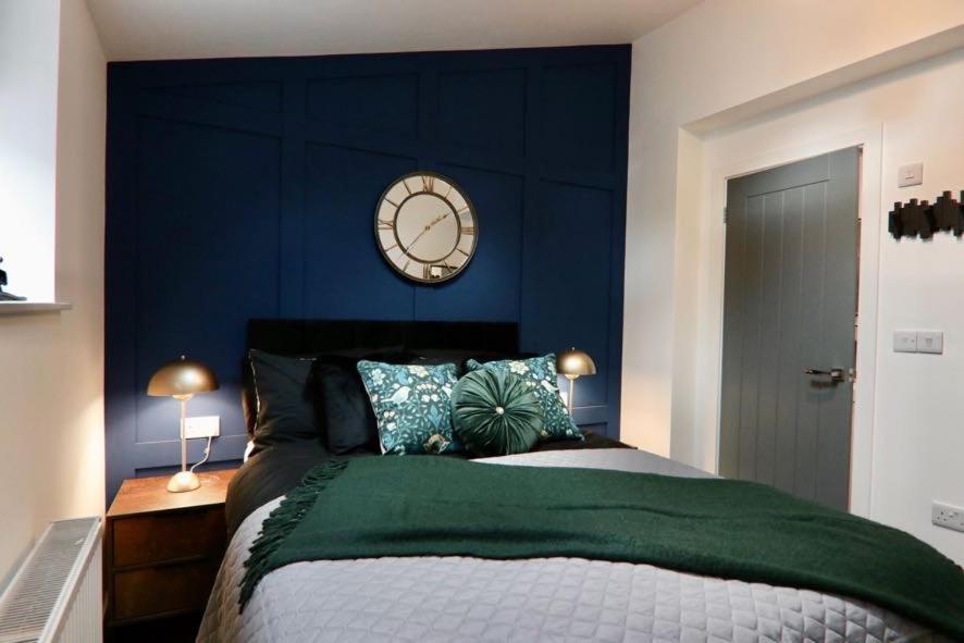 Boutique 5 Bed On Birdwell Road - Free Parking Guest house