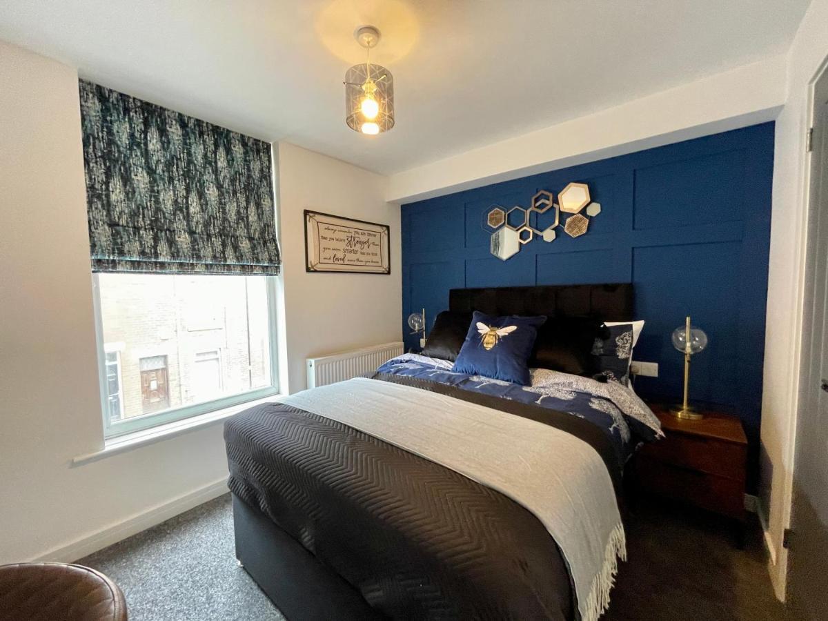 Boutique 5 Bed On Birdwell Road - Free Parking * Sheffield