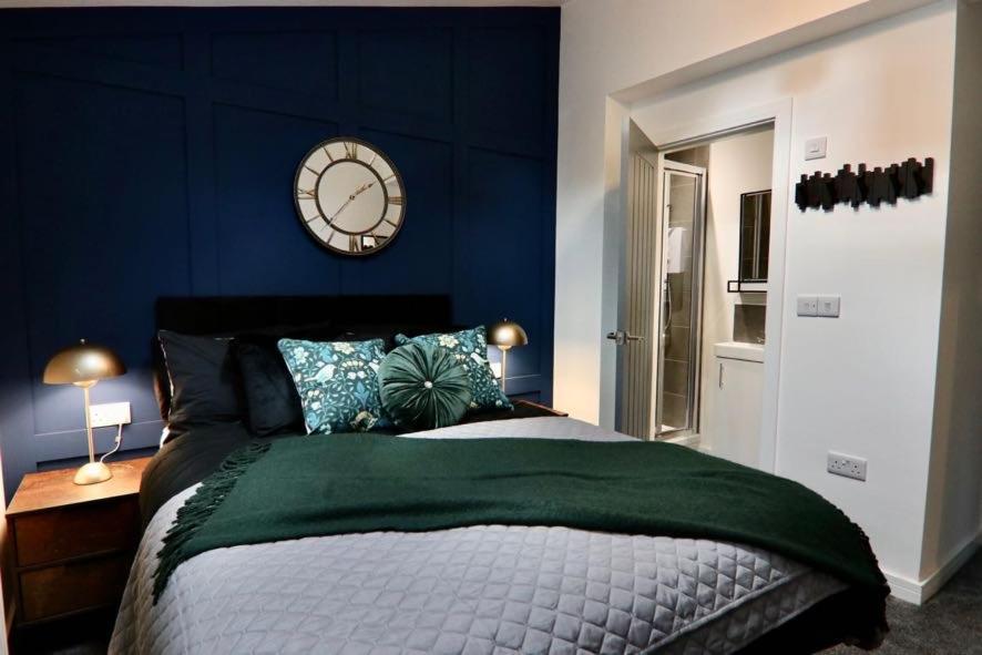Guest house Boutique 5 Bed On Birdwell Road - Free Parking Sheffield