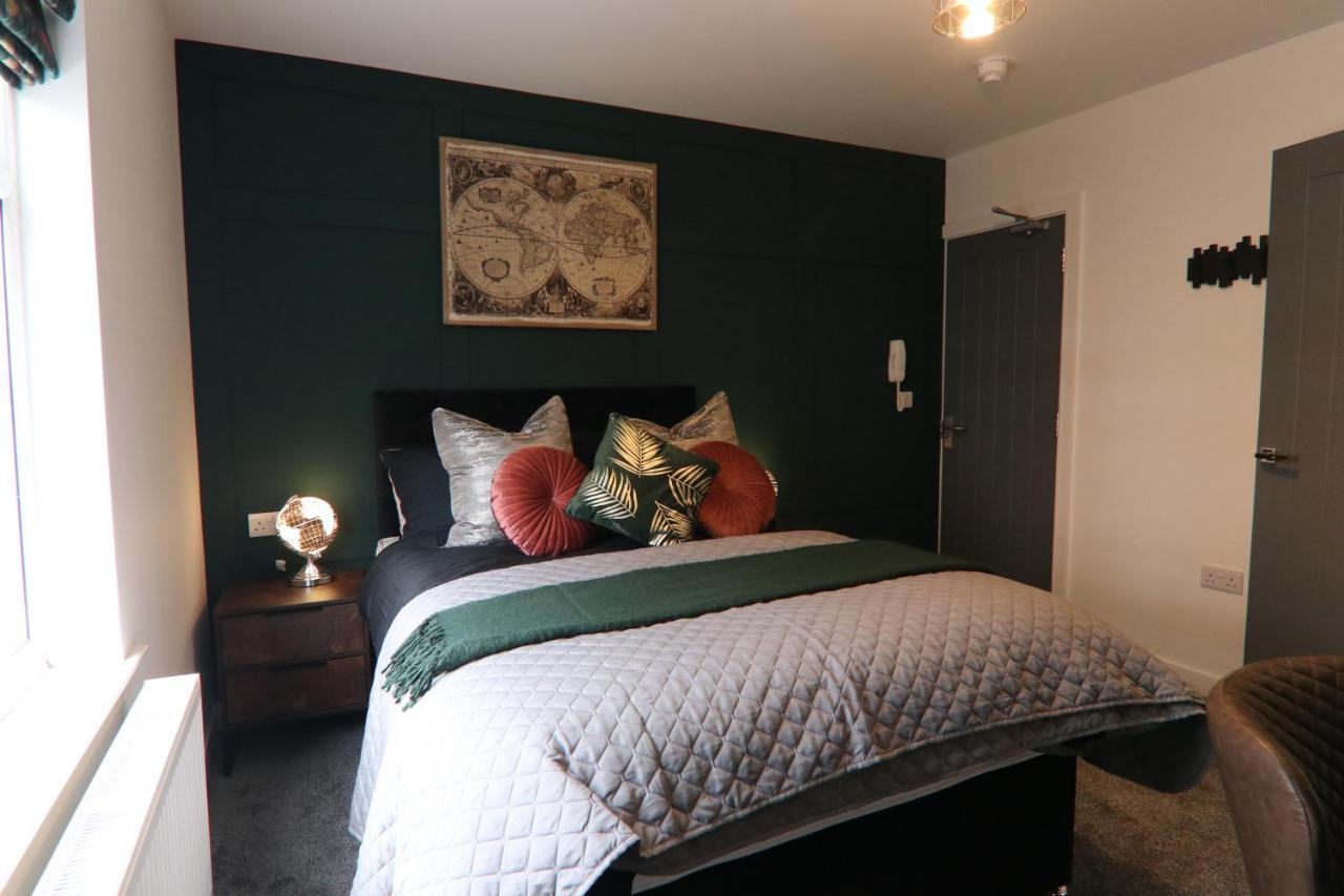 Boutique 5 Bed On Birdwell Road - Free Parking Sheffield