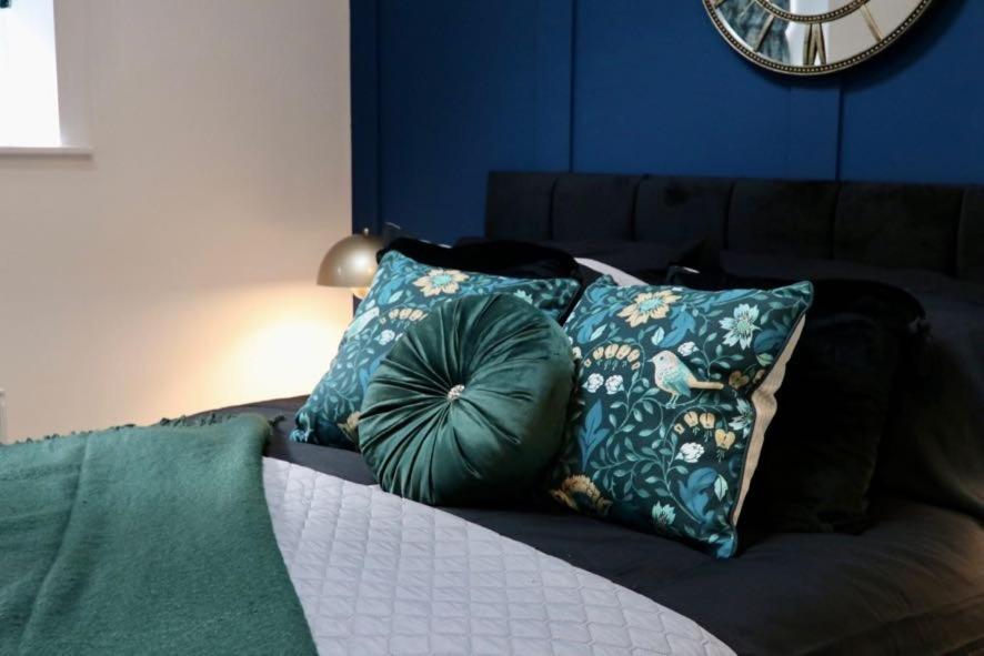Boutique 5 Bed On Birdwell Road - Free Parking Guest house *