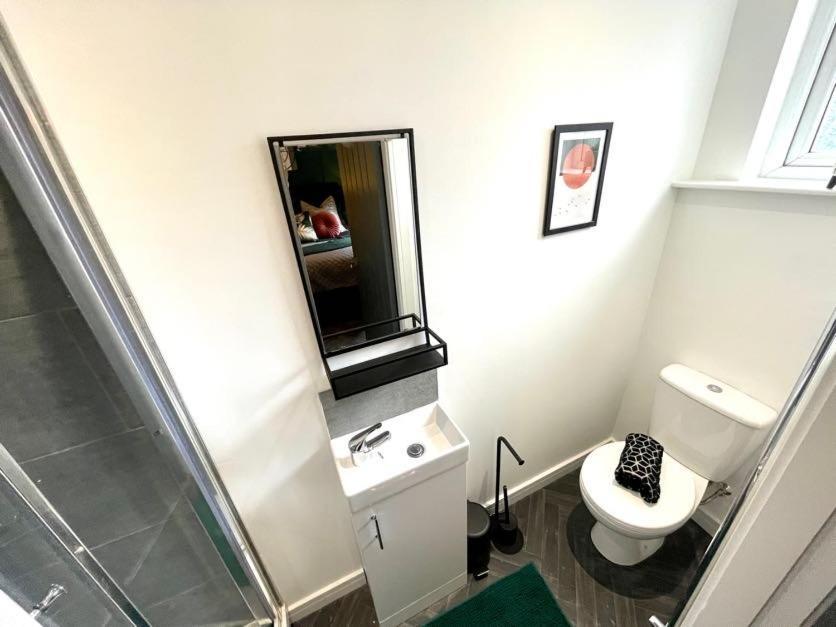 Guest house Boutique 5 Bed On Birdwell Road - Free Parking
