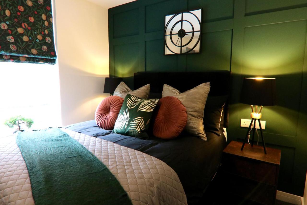 Boutique 5 Bed On Birdwell Road - Free Parking Guest house