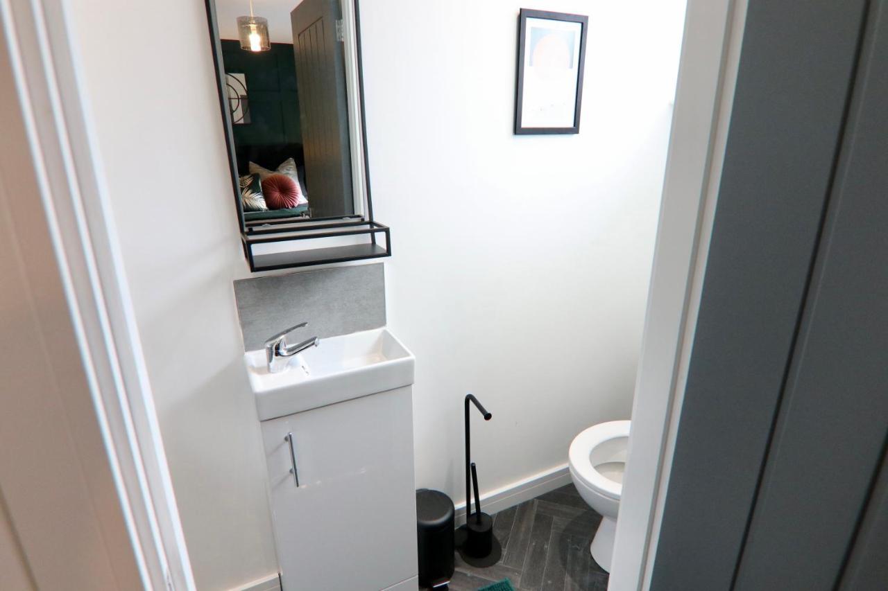 Guest house Boutique 5 Bed On Birdwell Road - Free Parking Sheffield
