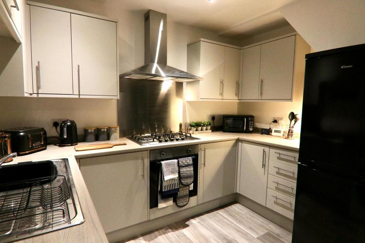 Guest house Boutique 5 Bed On Birdwell Road - Free Parking