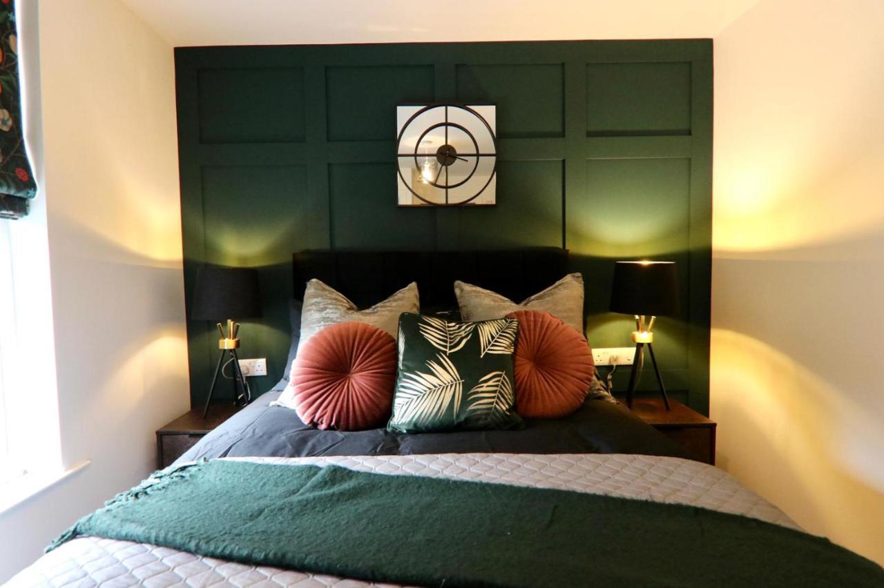Boutique 5 Bed On Birdwell Road - Free Parking * Sheffield