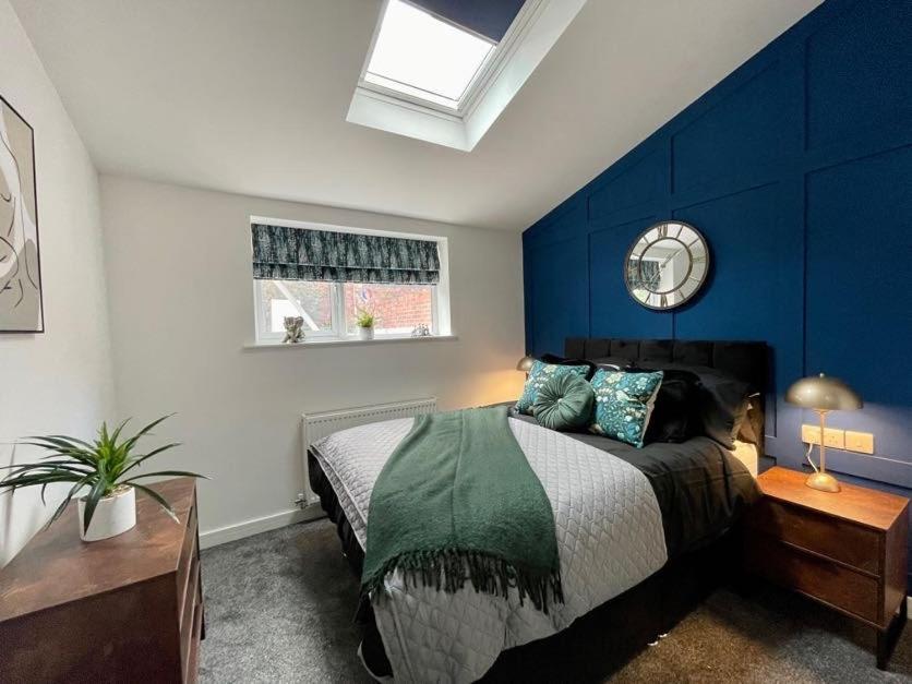 Boutique 5 Bed On Birdwell Road - Free Parking Guest house