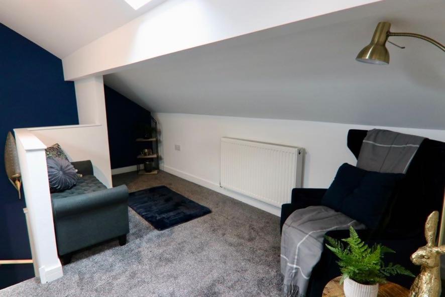 Boutique 5 Bed On Birdwell Road - Free Parking Guest house
