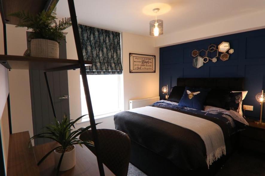 Boutique 5 Bed On Birdwell Road - Free Parking Guest house *