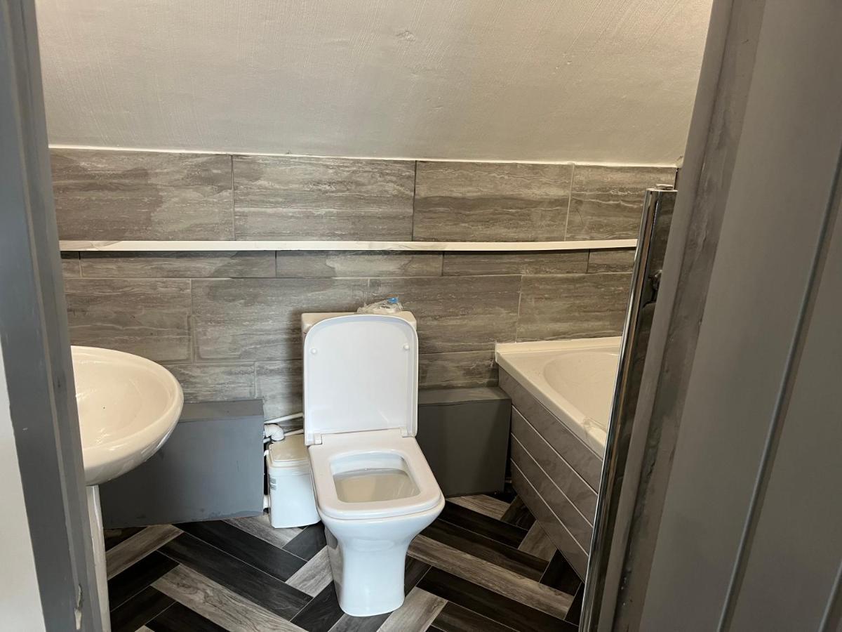 Homestay Budget Double En-suite Bedroom Sheffield