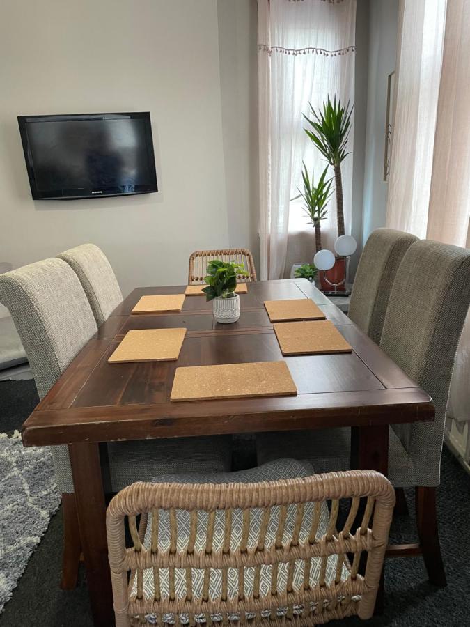 Perfect For Large Groups, Sleeps 15 Close To Centre * Sheffield