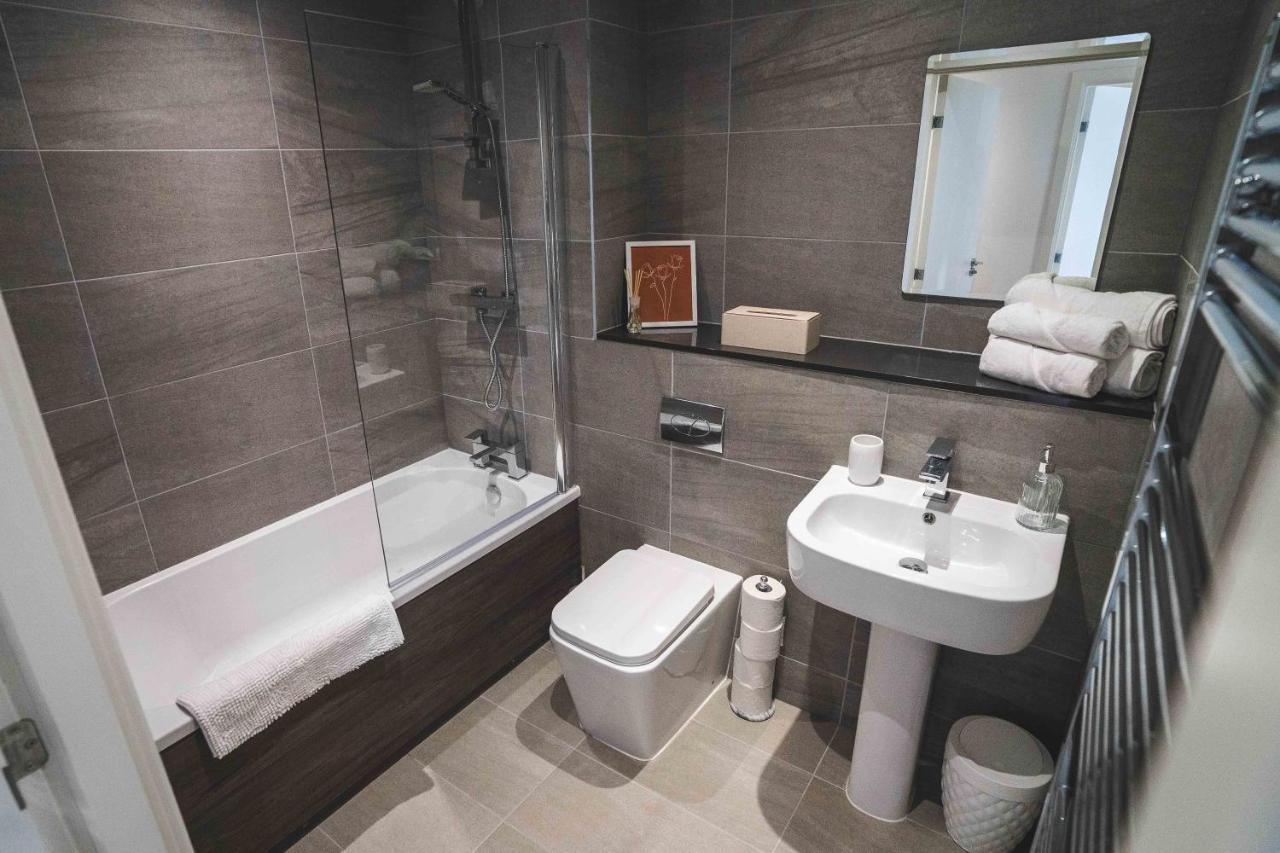 Apartment Modern 1-bed - New - City Centre - Free Wi-fi -