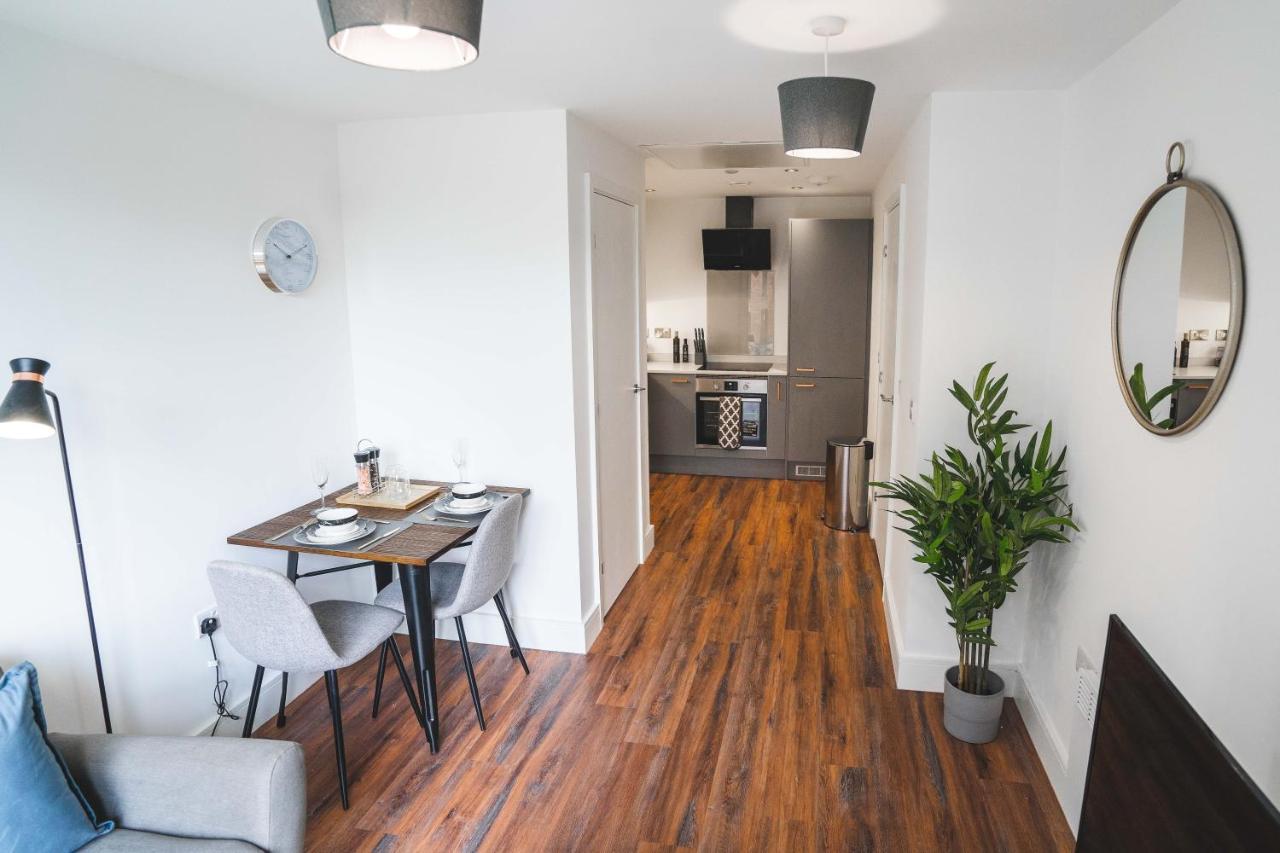 Modern 1-bed - New - City Centre - Free Wi-fi - *