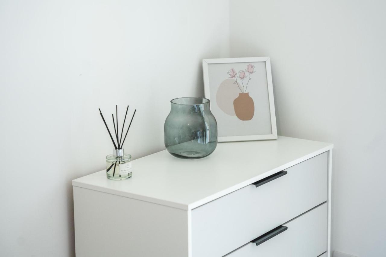Apartment Modern 1-bed - New - City Centre - Free Wi-fi - *