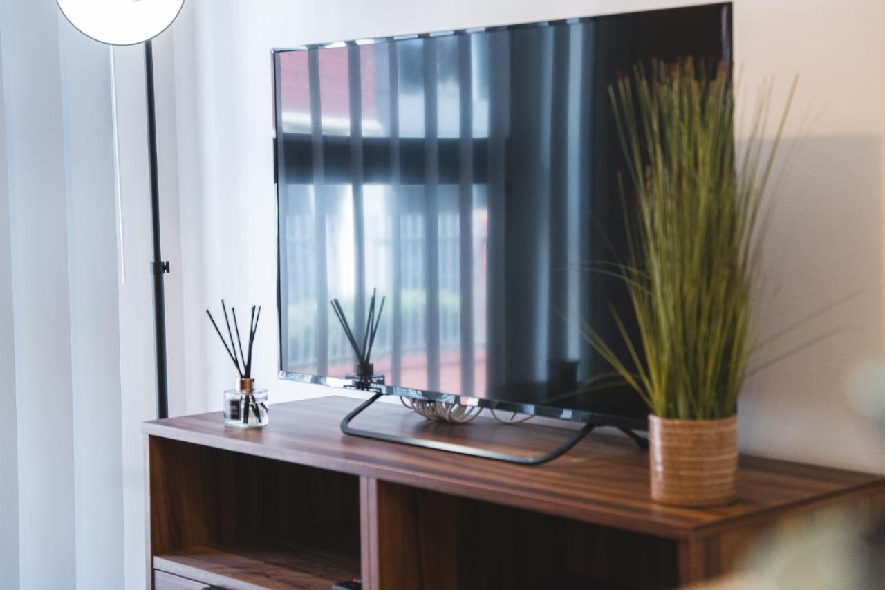 Birtin Works - Brand New - Centre Apartment *