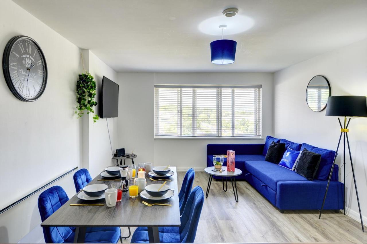 Spacious - Penthouse 2 Bed With Secure Allocated Parking