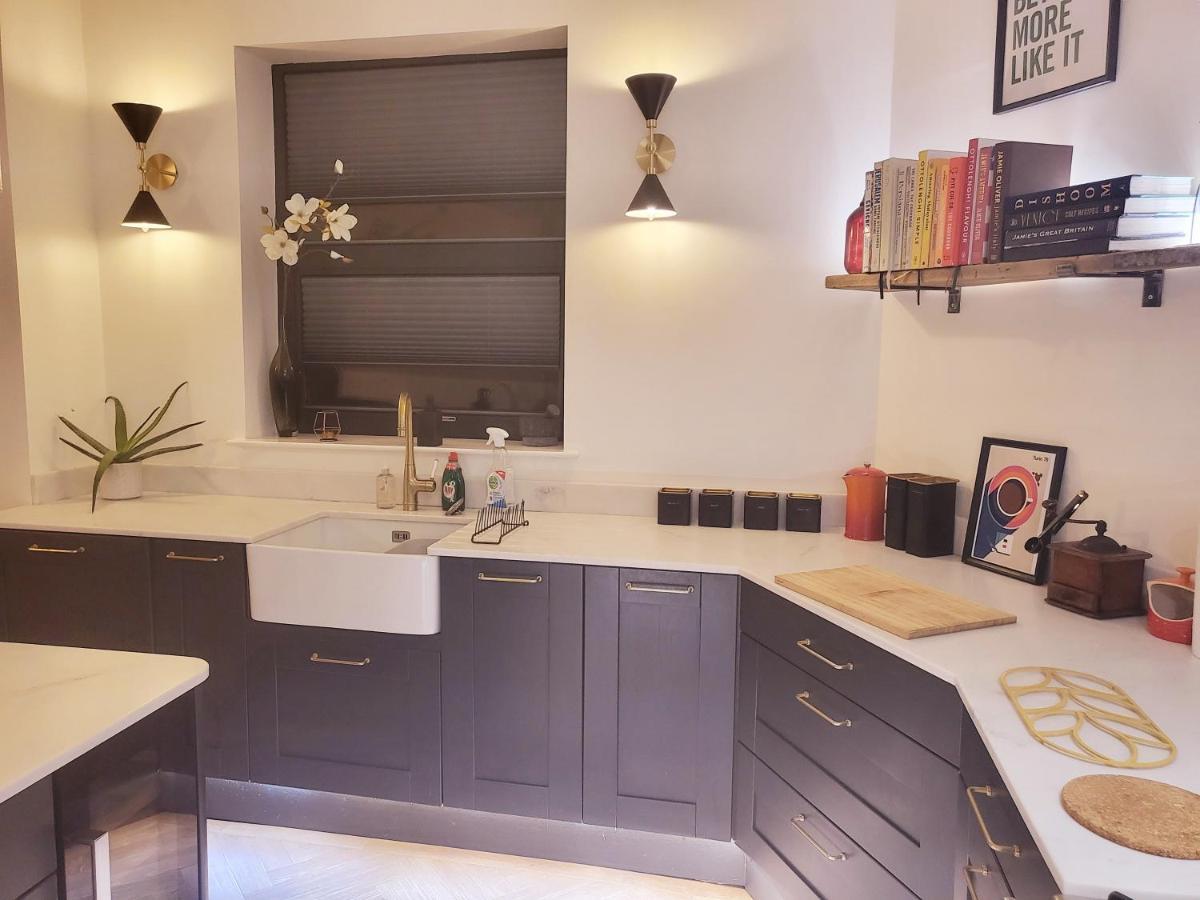 Holiday home Luxury 4 Bed Family Property In Popular Location *
