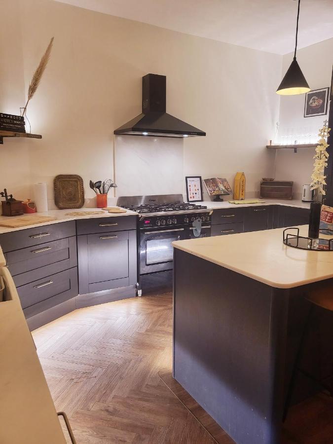 Luxury 4 Bed Family Property In Popular Location