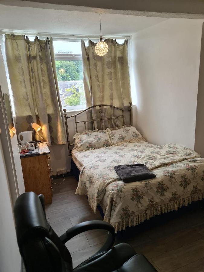 Budget Double En-suite Bedroom