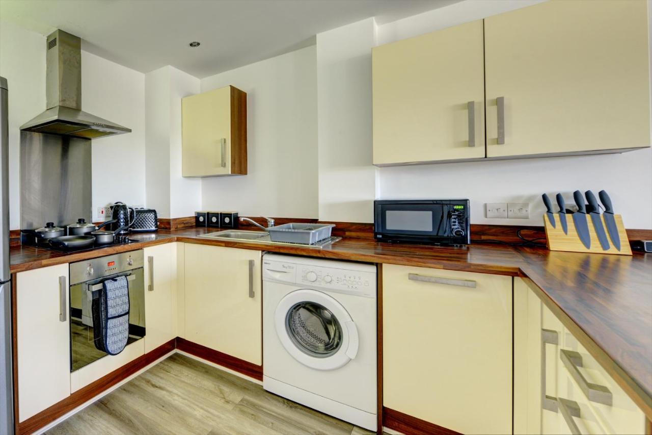 Apartment Spacious - Penthouse 2 Bed With Secure Allocated Parking *