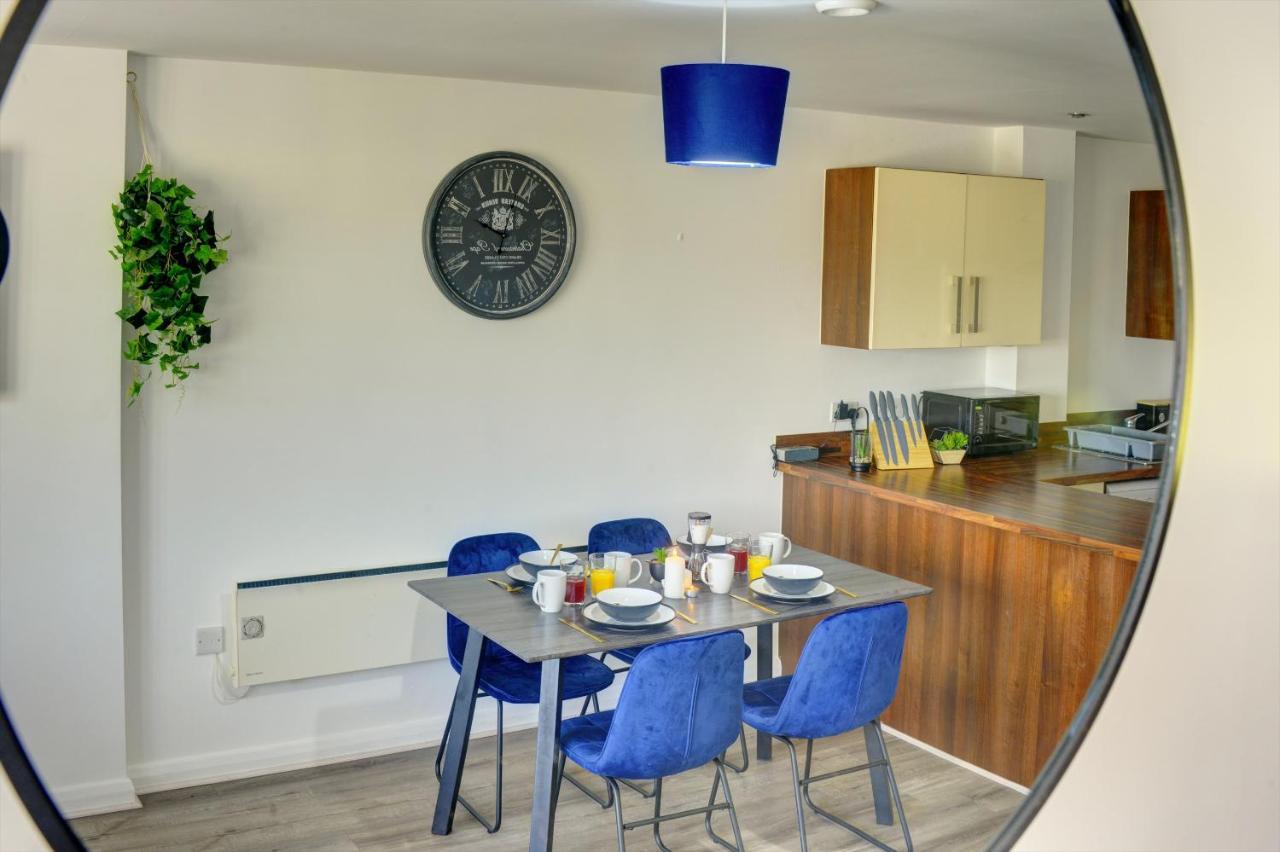 Spacious - Penthouse 2 Bed With Secure Allocated Parking Apartment *