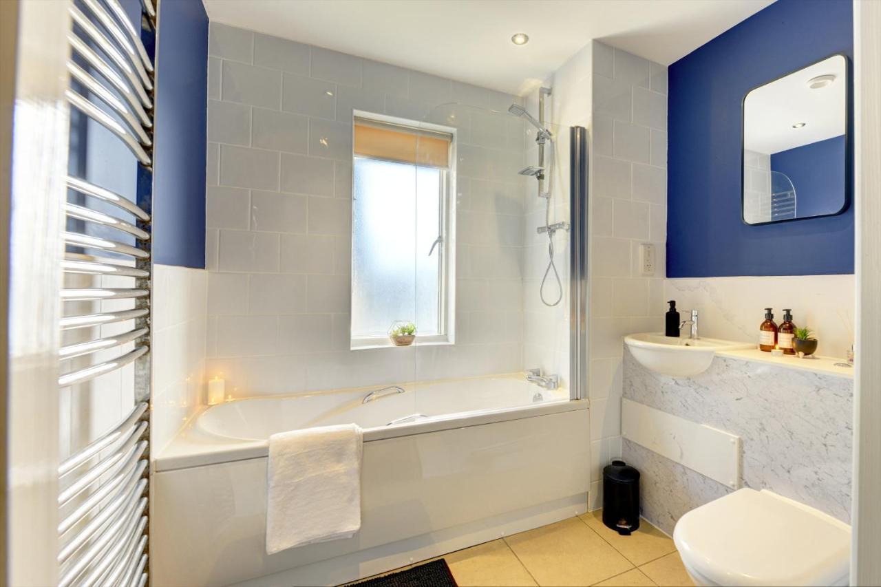 Spacious - Penthouse 2 Bed With Secure Allocated Parking * Sheffield