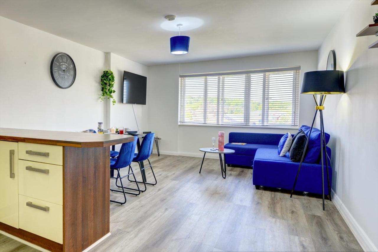 Spacious - Penthouse 2 Bed With Secure Allocated Parking Apartment *