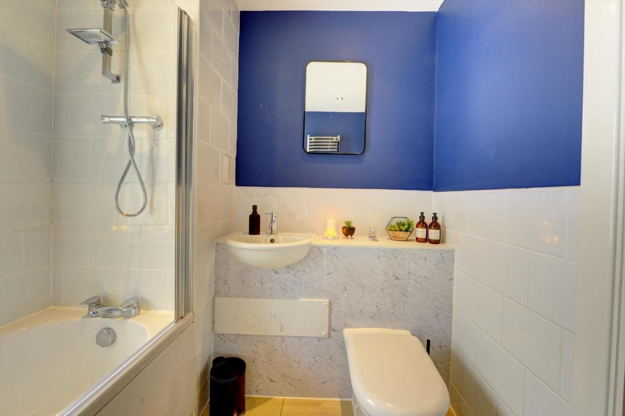 Spacious - Penthouse 2 Bed With Secure Allocated Parking Apartment Sheffield