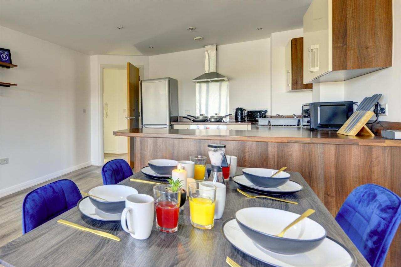 Apartment Spacious - Penthouse 2 Bed With Secure Allocated Parking *