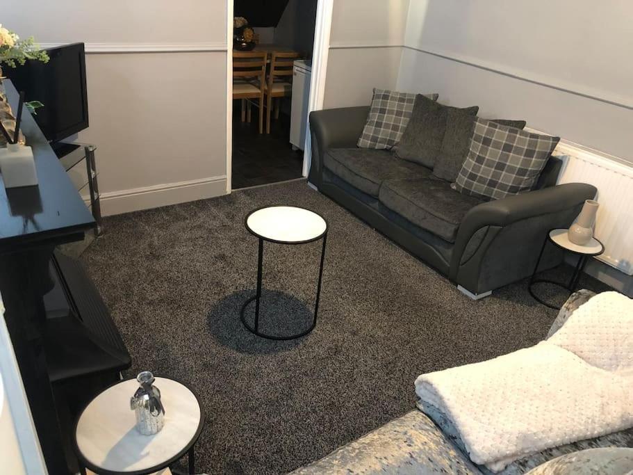 Golden Woodhouse 2 Bedroomed Pousada Sheffield