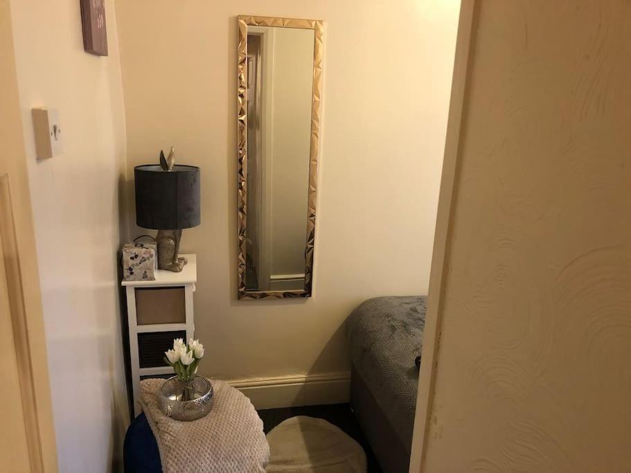 Golden Woodhouse 2 Bedroomed Pousada *