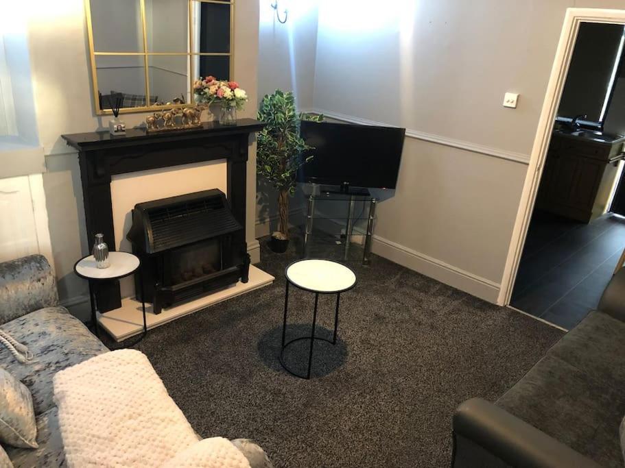 Golden Woodhouse 2 Bedroomed Pousada