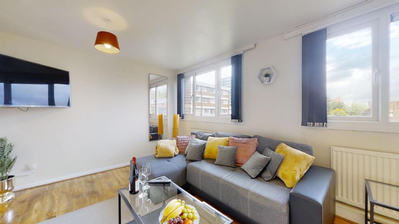 3 Bed Centre - Sleeps 8 Apartment *
