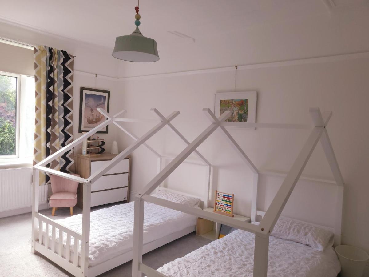 Luxury 4 Bed Family Property In Popular Location Holiday home