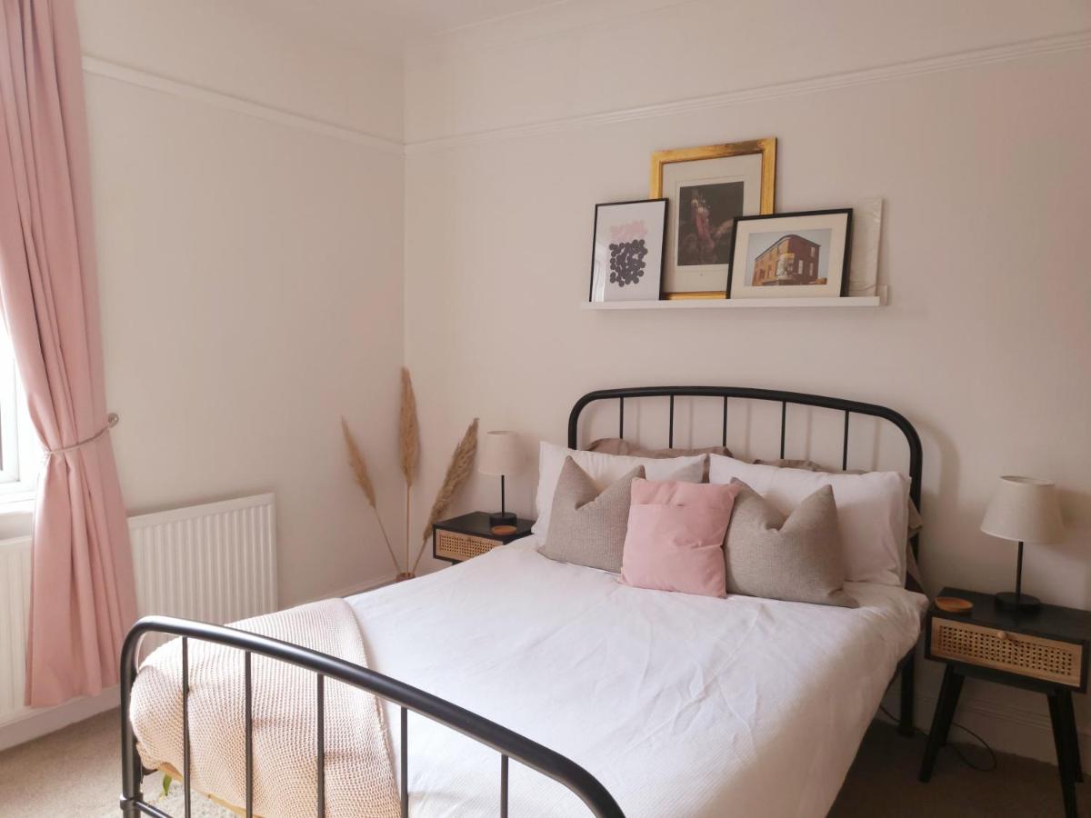 Luxury 4 Bed Family Property In Popular Location *