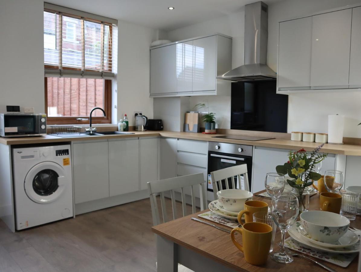3-bedroom House With Free Street Parking *