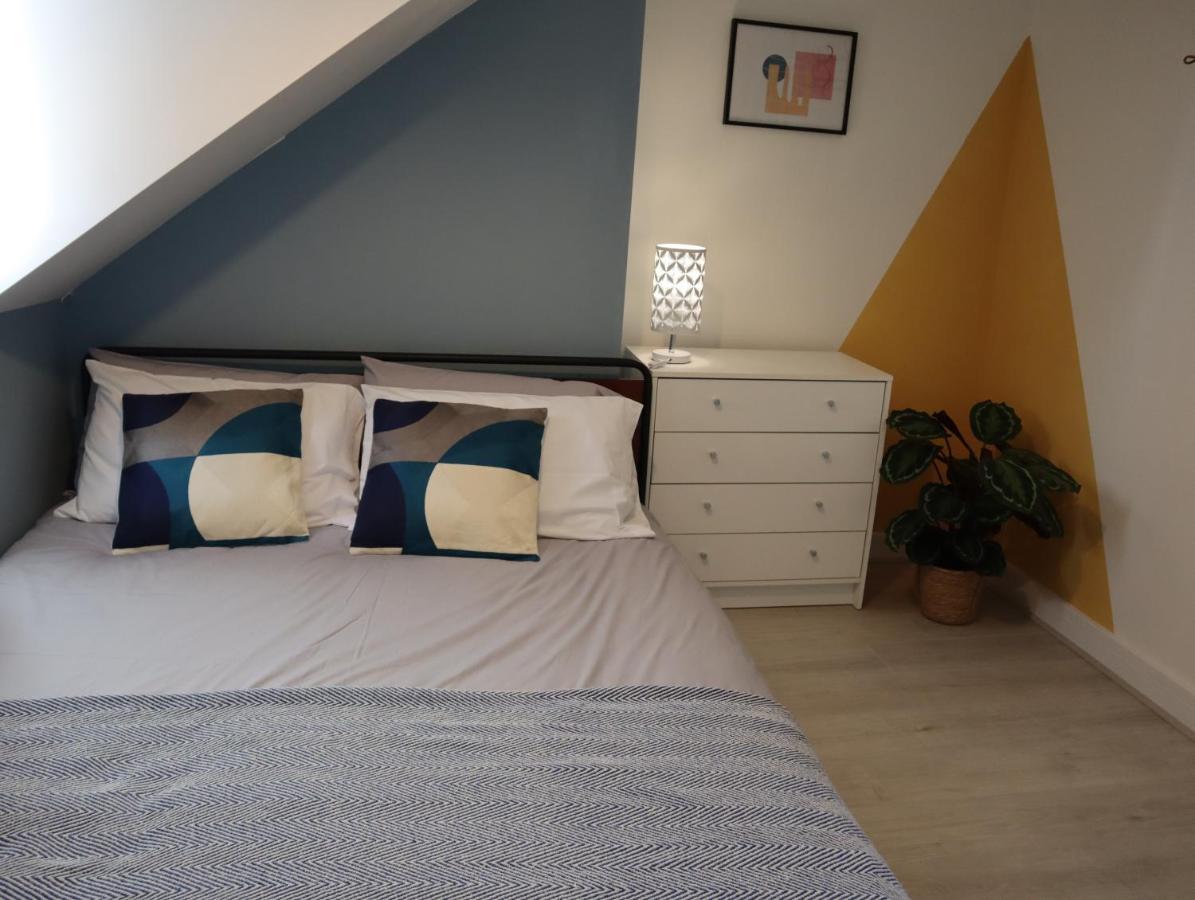 Holiday home 3-bedroom House With Free Street Parking *