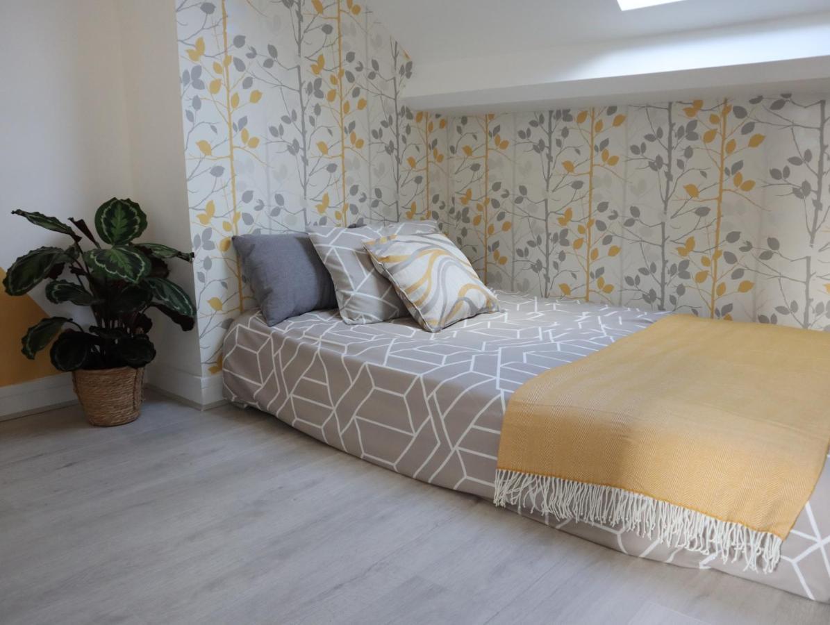 Holiday home 3-bedroom House With Free Street Parking *