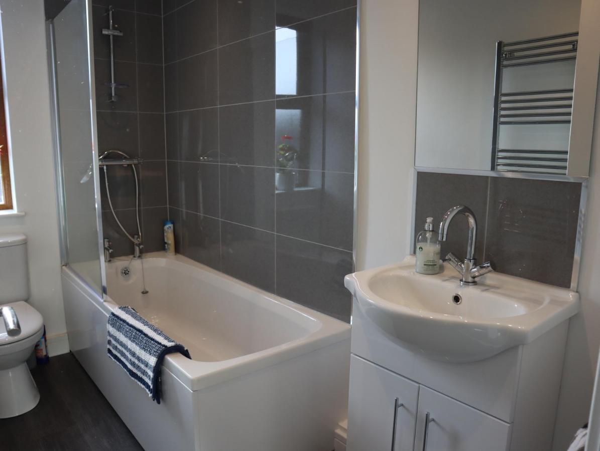 3-bedroom House With Free Street Parking Holiday home