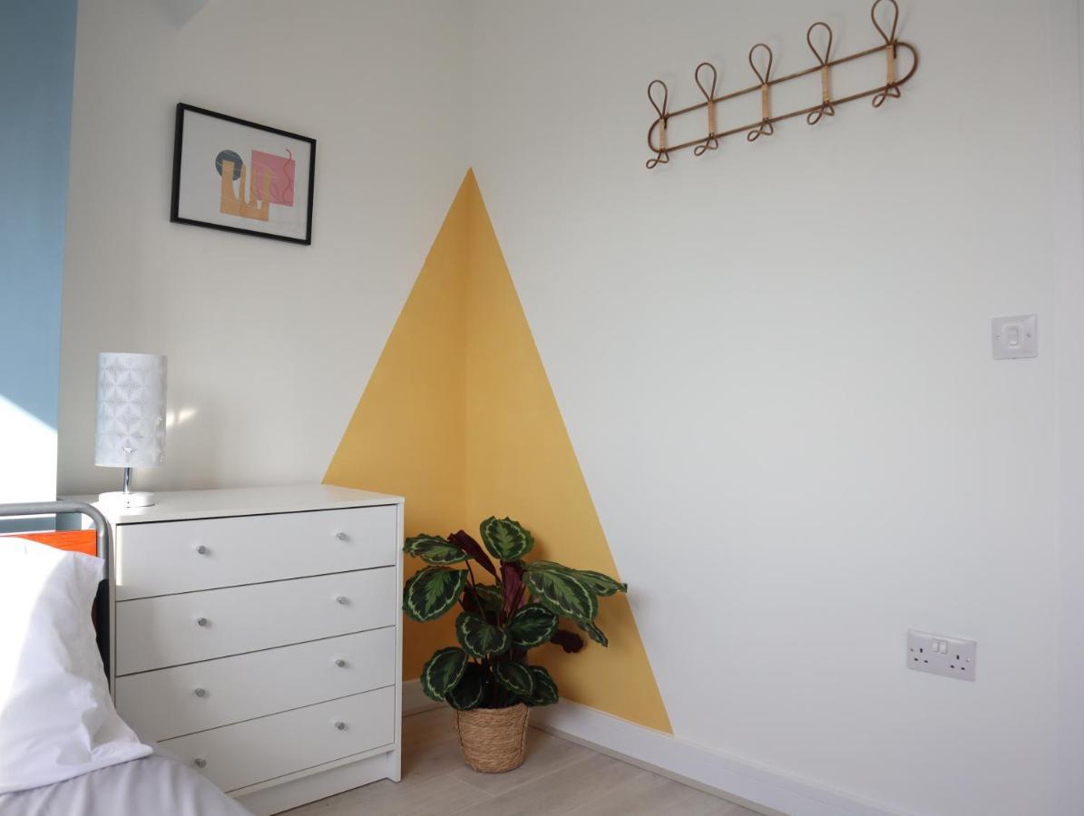Holiday home 3-bedroom House With Free Street Parking Sheffield