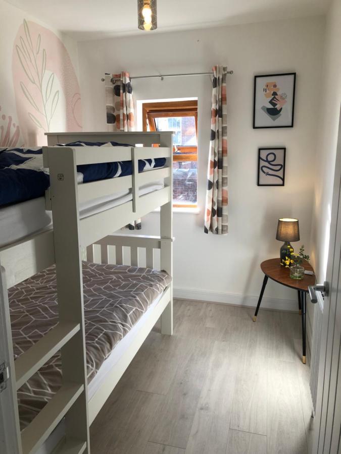 3-bedroom House With Free Street Parking Holiday home *